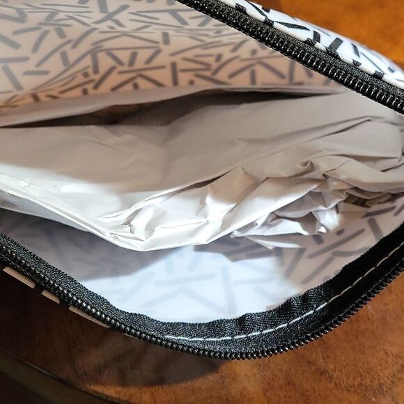 BRAND NEW  SMALL ALLEGRO MAKEUP BLACK/WHITE BAGS. - Picture 8 of 10